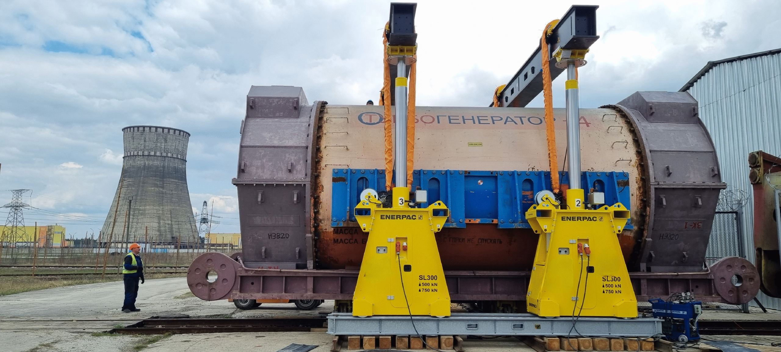 Rozładunek i precyzyjne pozycjonowanie turbogeneratora o masie 480 ton