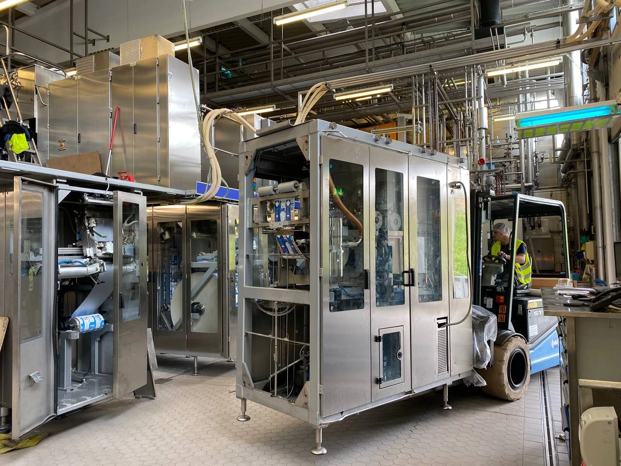 Dismantling of the Tetra Pak filling line